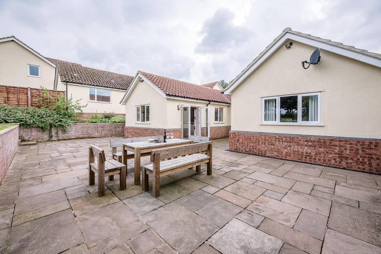 Grove Farm Bungalow With Swimming Pool, Dallinghoo Woodbridge Exterior foto